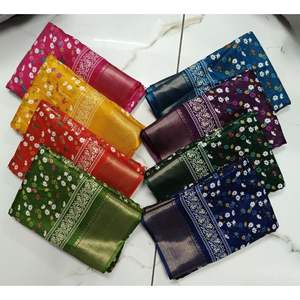 Vente en gros de saris en organza à imprimé floral élégant avec des frontières Zari complexes vêtements de fête ethniques légers de qualité supérieure pour les détaillants - Product Image 5