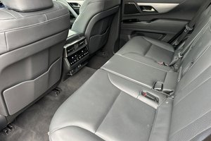 2021 SUV LX essence RWD Aspire d'occasion L-e-x-u-s avec sièges intérieurs en cuir légers - Product Image 3