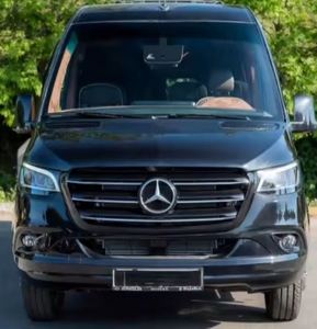 Sprinter 2023 Usada en Excelentes Condiciones, Diésel, R20, Tracción en las Cuatro Ruedas, Asientos de Cuero, 6 Plazas, Aire Acondicionado, Transmisión Automática, Emisión Euro 5, Visión Trasera de 360° - Product Image 1
