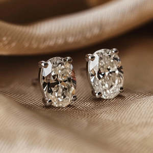 Lab Created Diamond & Moissanite 18K Oro sólido Hip Hop Iced Out Pendientes Tachuelas de corte ovalado para mujer - Product Image 6