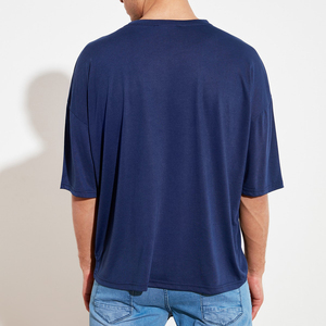 เสื้อยืดสตรีผ้าฝ้ายสะพายไหล่ปล่อยชายเสื้อโอเวอร์ไซส์โลโก้100% หรูหราออกแบบได้ตามต้องการ - Product Image 4