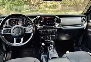 Jeep Wrangler Sahara SUV 2023 USADO, Automático, Volante a la Izquierda, Interior Oscuro, Asientos de Tela, Cámara Trasera - Product Image 4