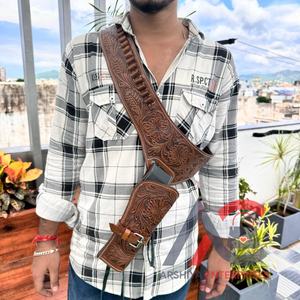 Étui de chasse Western Cowboy en cuir véritable fait à la main de qualité supérieure compatible avec bout ouvert une plate-forme avec ceintures réglables - Product Image 1
