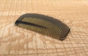 Peine para Cabello de Cuerno de Búfalo Natural Orgánico, Pulido, Estilo Amor, Hecho a Mano, Antiestático, de Dientes Anchos, para Hombres y Mujeres - Product Image 2