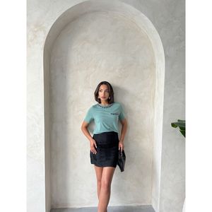 T-shirts pour femmes Topshow avec détail de chaîne ornée de pierres, vente en gros - Product Image 2