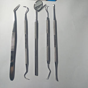 ชุดตรวจฟันยี่ห้อ Private Label ประกอบด้วยกระจกตรวจฟัน 5 ชิ้น  ที่ขูดฟันแบบโค้ง 23/17  แหนบ  และเครื่องมือวินิจฉัย - Product Image 1