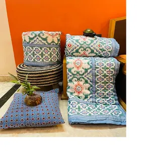 Custom Made Single Bed Hand Gestikt Quilt Met Kussenhoezen In 16X16 Inch In Puur Katoen In Blauw gekleurde Abstract Ontwerp