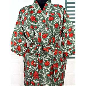Bata de Casa Ligera de Algodón Estilo Boho-Kimono con Estampado de Mariposas y Flores Hecho a Mano en India, Ideal como Cubrebaño - Product Image 2