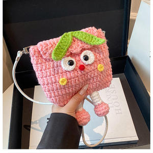 Muñeca de ganchillo de algodón roja mediana, diseño de sandía, estilo caricatura, hecha a mano, tejida, de moda, ecológica, portátil, magnética para mujer - Product Image 6