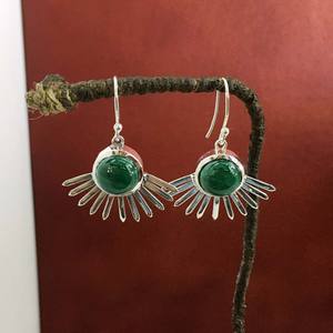 Boucles d'oreilles cabochon en malachite de créateur en argent sterling 925 pour mariage ou cadeau, vente en gros en ligne pour femmes - Product Image 3