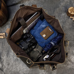 Sac de voyage en cuir noir avec fermeture à glissière pour les voyages - Product Image 2