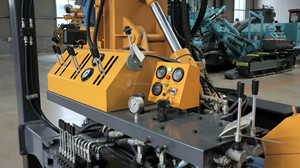 Perforadora de Pozos de Agua Tipo Crawler, Profundidad Máxima 180m, Máquina Perforadora Hidráulica a Diésel para Minería y Construcción - Product Image 5