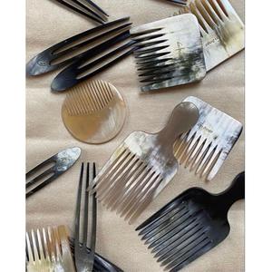 Peigne en corne de bœuf naturel pour le coiffage des cheveux, fait à la main, poli, écologique, style animal, artisanat durable en provenance d'Inde - Product Image 1