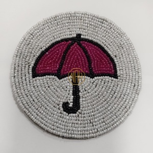 Élégance intemporelle Dessous de verre à thé perlé fabriqué à la main Design floral avec motif de vase Forme ronde Décor de table élégant Tapis et tampons - Product Image 2