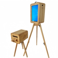 Photomaton en bois double face, style rétro campagnard, photomaton de style national. Achetez une machine avec des accessoires pour photomaton.