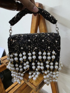 Pochette Latkan traditionnelle pour femmes de créateur Sac à main lourd en MDF exquis Broderie Perles Décoration Couverture Fermeture Sac à main festif - Product Image 3