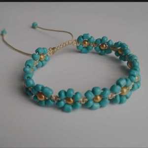 สร้อยข้อมือลูกปัดหินสีเทอร์ควอยซ์ทรงกลมที่สวยงามมีลวดลายดอกไม้เครื่องประดับอินเทรนด์สำหรับผู้หญิงและเด็กผู้หญิง - Product Image 1