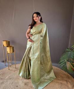 Magnifique Saree en georgette pour femme avec broderie exclusive et superbe look fantaisie pour les mariages et les occasions festives - Product Image 1