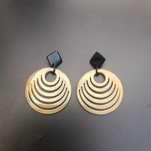 Pendientes de moda hechos a mano con cuidado Diseños únicos Cómodos de usar Ideal para regalos y estilo personal - Product Image 1