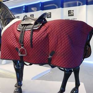 Tapis de cheval matelassé hiver équestre imperméable cheval velours couverture respirant et personnalisable fabricant - Product Image 4
