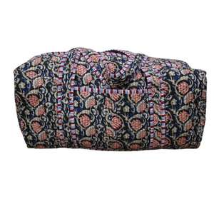 Sac de voyage léger en coton matelassé imprimé à la main avec des motifs floraux indiens, sac de week-end de luxe, sac de voyage à bandoulière, fermeture éclair - Product Image 6