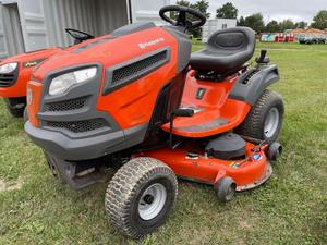 Cortadora de Césped Husqvarna Usada en Buen Estado, Equipo de Jardinería de Alto Rendimiento, Máquina Cortadora de Césped Confiable, Herramientas Profesionales para Jardín - Product Image 5