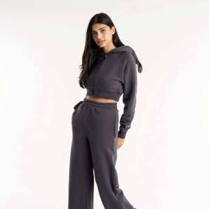 OEM Personnalisé Femmes Sweat à Capuche Élégant Zip-Up Activewear Sweats à Capuche pour Yoga Sports Workouts Winter Fitness Wear - Product Image 3