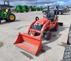 Tractor Subcompacto 4x4 BX2380 2019 - Motor y Bomba Versátiles de Alta Productividad para Uso Doméstico y Comercial - Product Image 1