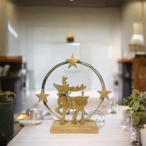 Décoration de Noël en bois artisanal en forme de cœur avec anneau en étoile métallique, design artistique, élégant accent de table pour la décoration moderne de la maison - Product Image 4