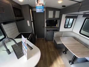 DESCUENTO Autocaravana KeystoneS P-r-e-m-i-e-r 19F-B Usada del 2022 - Product Image 5