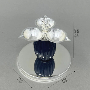 Urli Diya et présentoirs de bougies à la maison ou au bureau Urli Diya décoratif pour des occasions spirituelles ou festives - Product Image 2