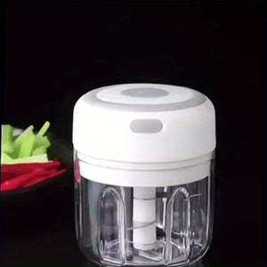 Mini Procesador de Alimentos Eléctrico Portátil de 250 ml, Picadora de Carne Pequeña con 3 Cuchillas de Acero Inoxidable para Uso Doméstico - Product Image 1
