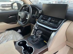 Comme neuf 2024 Toyota Land Cruiser GXR 3.5L, moteur V6 biturbo de 3.5L, 409 chevaux et 650 Nm de couple - Product Image 5