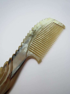 Peines de Cuerno de Búfalo Natural Pulidos con Dientes Suaves para Uso Doméstico a un Precio Muy Económico - Product Image 4