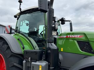 Tracteur agricole Fendt 728 VARIO 280 ch Transmission par engrenages 4 roues motrices Moteur et boîte de vitesses avec pompe Haute productivité Entièrement équipé Prêt à être expédié - Product Image 3