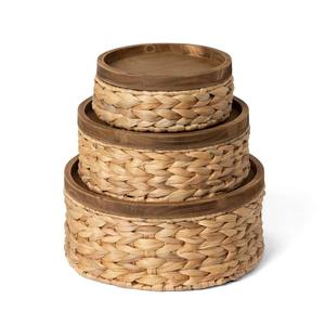 Cesta de Almacenamiento Tejida de Jacinto de Agua con Tapa de Madera, Juego de 3 Cestas de Almacenamiento Hechas a Mano, Ecológicas, Hechas en Vietnam - Product Image 1