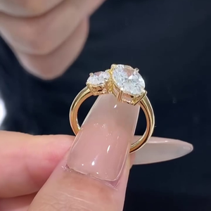 Hermoso Anillo de Compromiso Ovalado y Redondo Toi Et Moi de 2.50ct Cultivado en Laboratorio, Certificado por IGI - Product Image 3