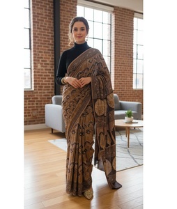 Saris pour femmes, tenue traditionnelle classique conçue pour un look élégant, drapage facile et confort tout au long de la journée, fournisseur indien - Product Image 1