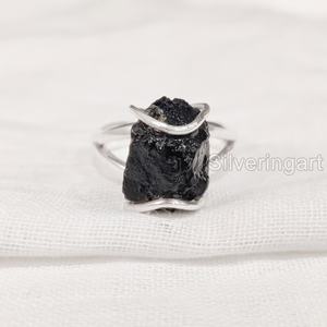 Bijoux en pierre brute Bague pour femme Tourmaline noire brute naturelle Pierre précieuse Octobre Pierre de naissance Bande de fil Bague en argent sterling 925 - Product Image 1