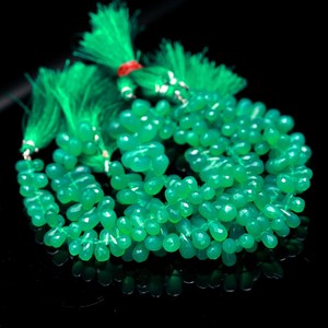 Cuentas de Briolette de lágrima facetadas de ónix verde Natural pulidas cuidadosamente de alta calidad para hacer joyas DIY, decoración del hogar y obras de arte - Product Image 1