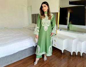 Conjunto de Kurta y Palazzo para Mujer, Estilo Línea A, Tela de Seda Satinada con Estampado Floral, Vestidos Midi para Bodas Indias/Pakistaníes, Diwali, Fiestas de Invierno y Eventos Nocturnos - Product Image 1
