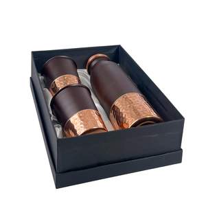 Bouteille d'eau en cuivre gravée avec verre assorti – Coffret cadeau artisanal en cuivre gravé – Cuivre pur gravé traditionnel - Product Image 1