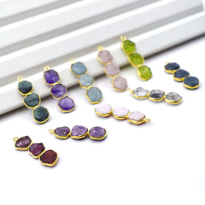 Émeraude Trois Pierre Long Pendentif Or Vermeil Argent Sterling Lunette Ensemble Pierres Précieuses Brutes Charme Bijoux Faits À La Main Cadeau pour Elle - Product Image 6