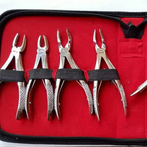 Kit de Sutura y Laceración Quirúrgica Dental de Acero Inoxidable Manual de Calidad Premium para Cirujanos Médicos con Certificación CE - Product Image 2