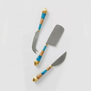 Ensemble d'épandeurs de fromage en acier inoxydable, manche en résine transparente blanche avec des effets de couleur incroyables, ensemble de trancheur de fromage en acier inoxydable - Product Image 2