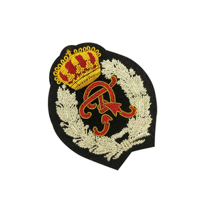 Meilleur insigne d'uniforme Écusson à coudre OEM Broderie faite à la main Fil d'or en gros Écussons brodés - Product Image 6