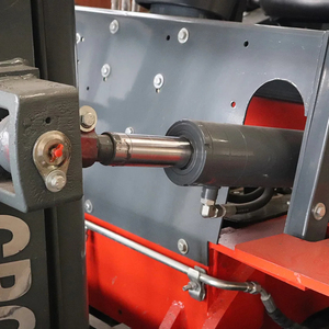 Chariots élévateurs diesel de 3 tonnes 3m-6m mât triple cylindre quatre roues motrices chariots élévateurs lourds pour entrepôt et port - Product Image 6