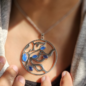 Colgante de árbol de Plata de Ley 925 de Calcedonia azul con granate de marquesina cristiana para niños como piedra principal - Product Image 1