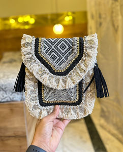 Banjara Bohème Sac de soirée brodé à la main Jaune Festival Make in India par Luxury Crafts - Product Image 3