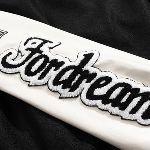 Chaqueta universitaria para mujer Diseño cómodo de moda Múltiples colores disponibles Perfecto para ropa informal - Product Image 3